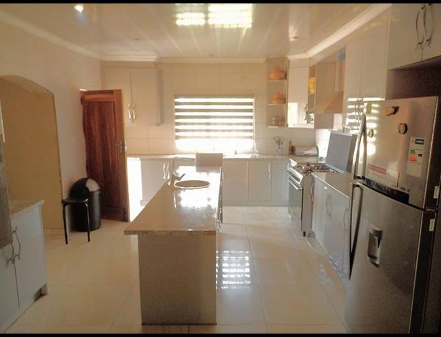 4 BEDROOM HOUSE FOR SALE IN ZUURBEKOM